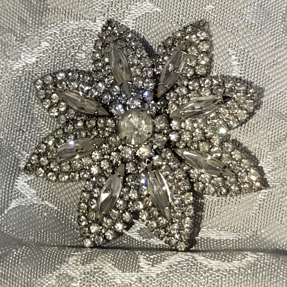 Blow Your Mind Bling Sparkly Vintage Not Signed But Important Brooch Pin